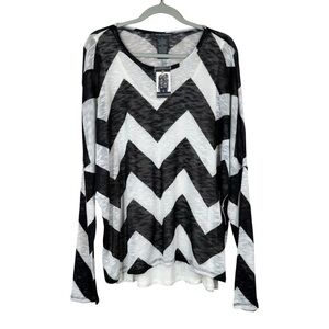 New With Tags Chelsea & Theodore Black & White Chevron Pull Over Top  Size XXL